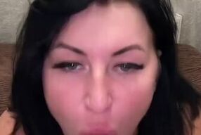 Mommy shows how to suck - link in bio! ????