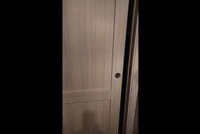 Idraulico a casa della milf esibizionista