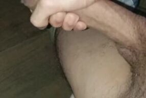 Gozando rápido para não ser pego...