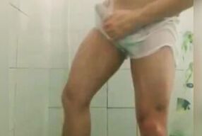 Mrgreycwb no banho com cueca branca