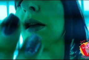 Milf esce dal solarium con la sborra in faccia