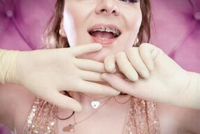 ASMR video: latex medical gloves SFW video with great sounding (Arya Grander)