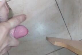 Jerking off on the hotel big dick cumshot