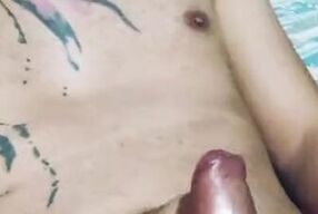 Rica corrida en mi cama